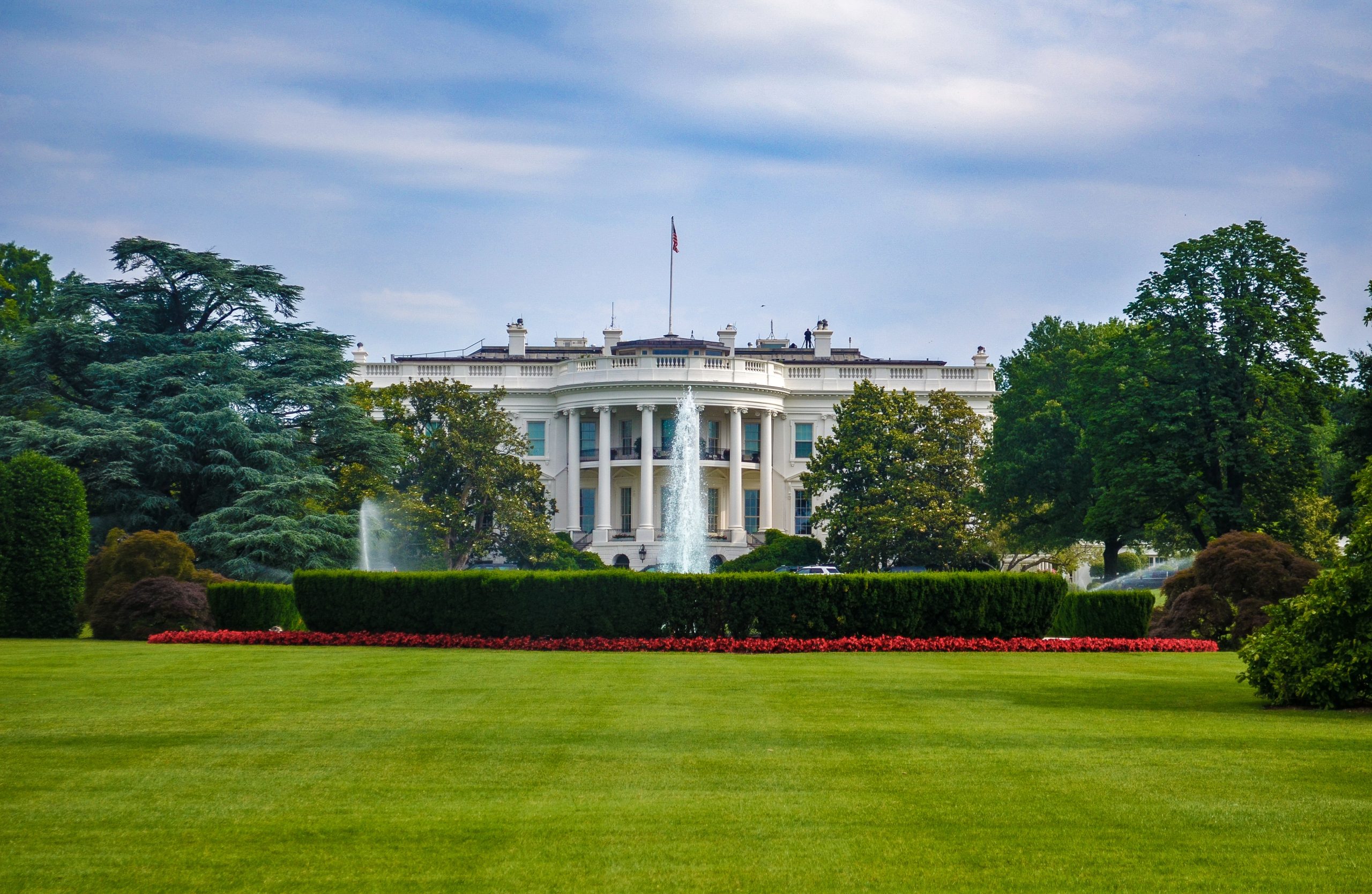 Behind the scenes at the White House: Insights into political decision-making