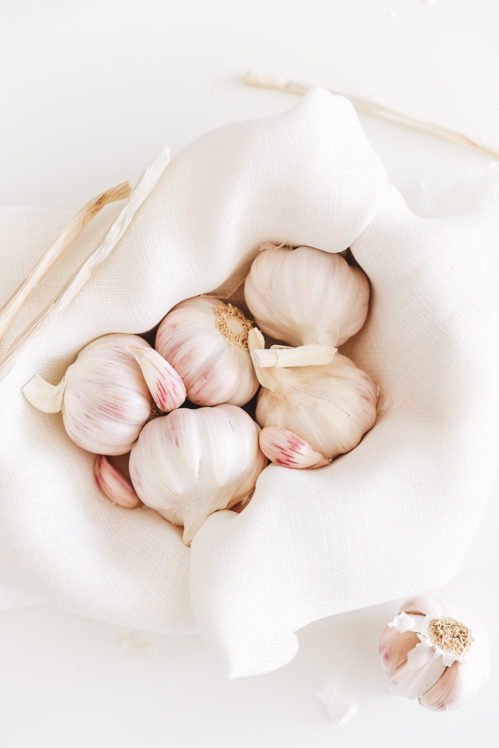 The Power of Garlic: A Natural Antibiotic for Cold and Flu Season