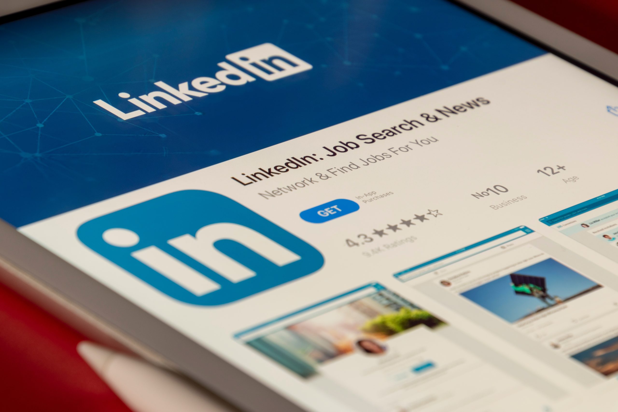 Mastering the Art of Networking: How To Use LinkedIn Effectively In Your Job Search