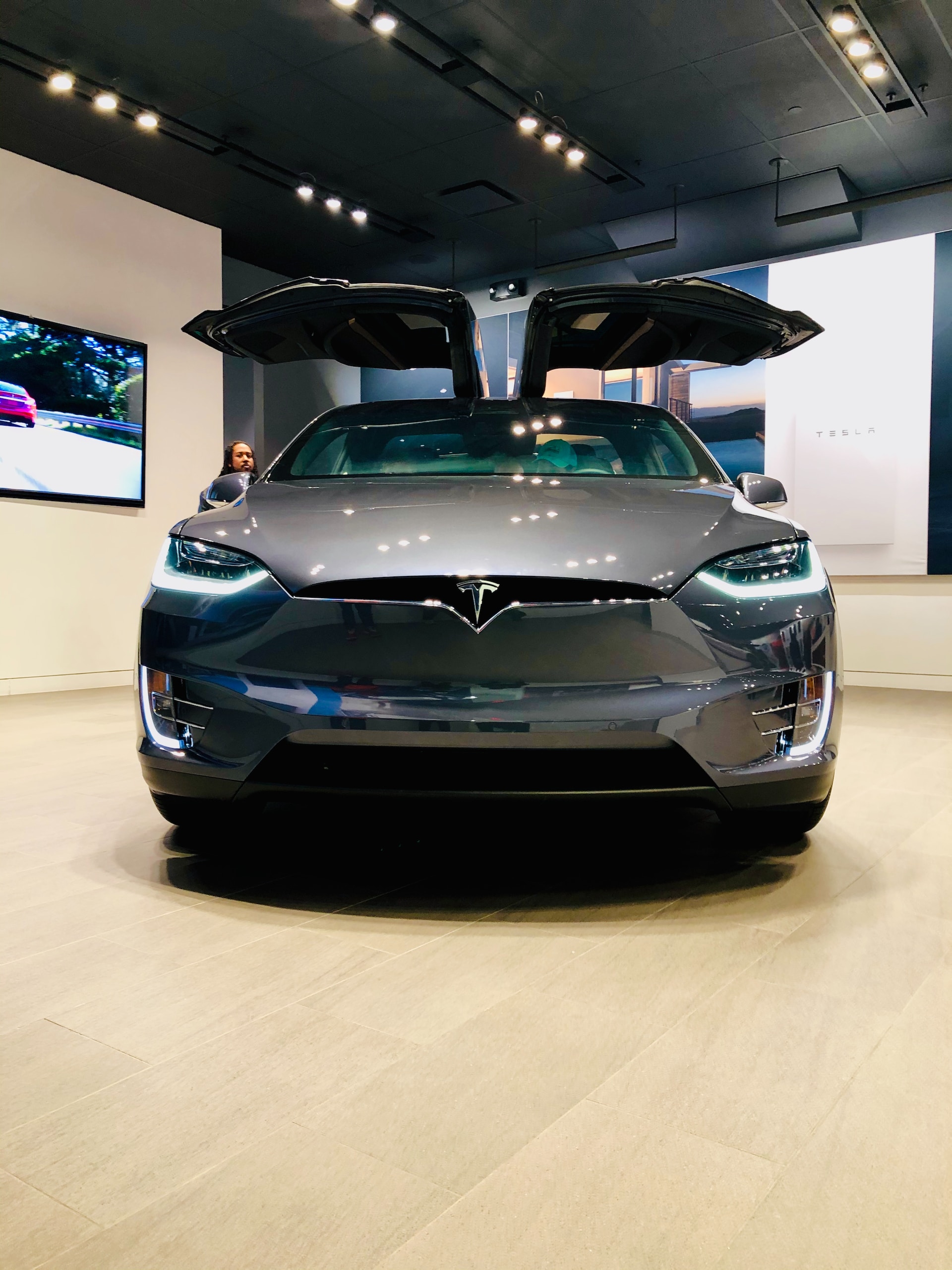 Tesla’s Price Cuts Fail to Lure Buyers: An Ominous Economic Sign?