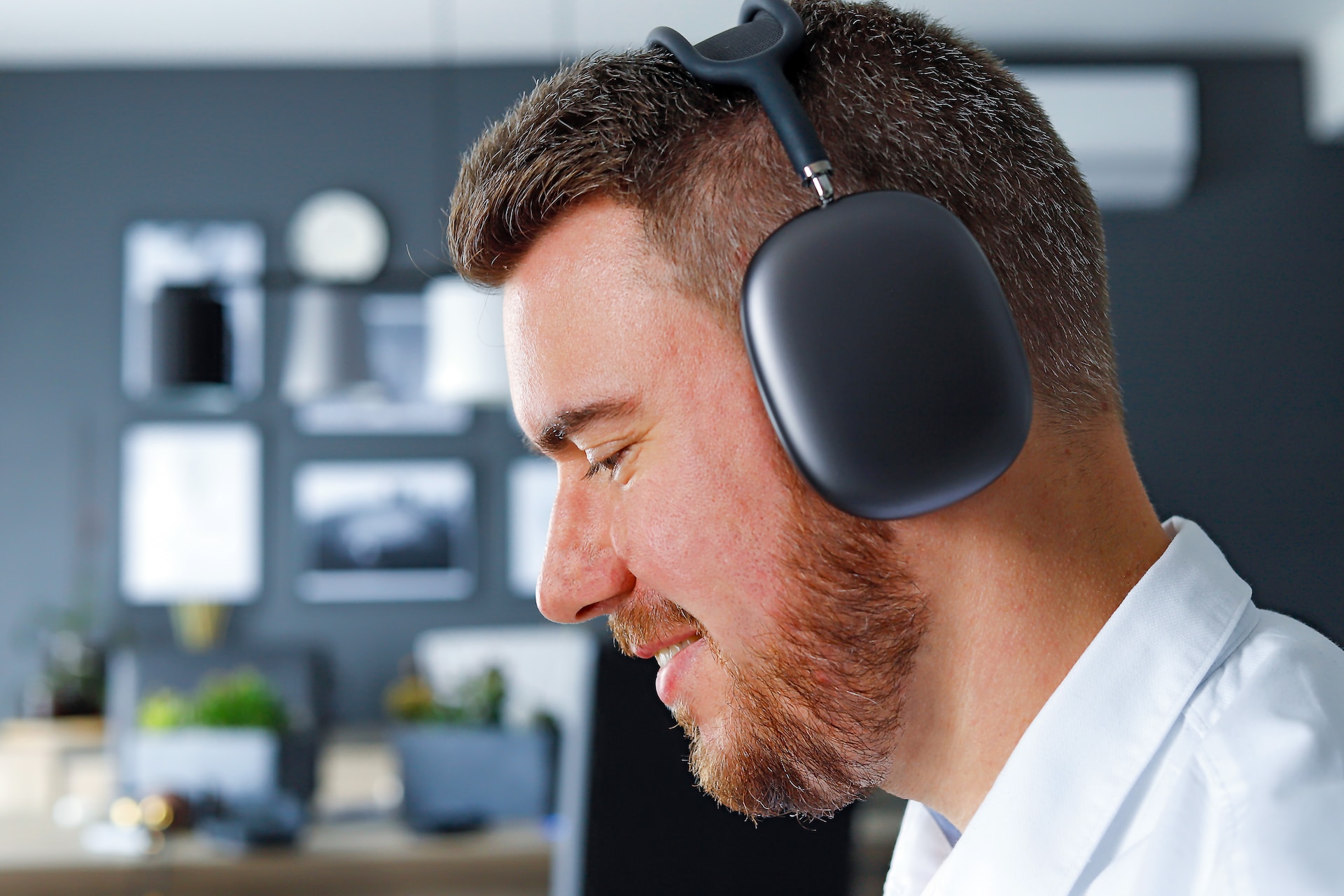 Game-Changing Technology: A Sneak Peek at the Headset That Poses Apple’s Biggest Competition!