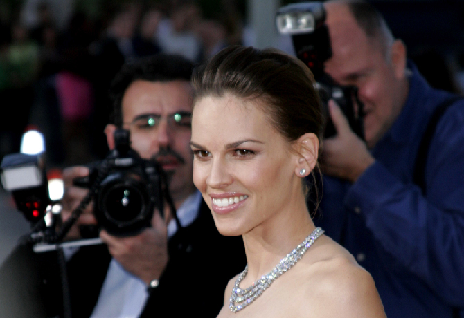 Do you remember this singer? ( Hilary Swank )