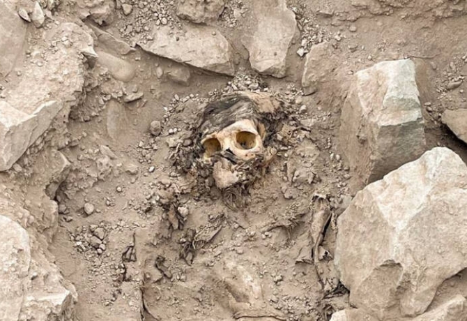 Mind-Blowing Discovery: Archaeology Students Unearth 3,000-Year Old Mummy Buried Amidst Soccer Field Trash!