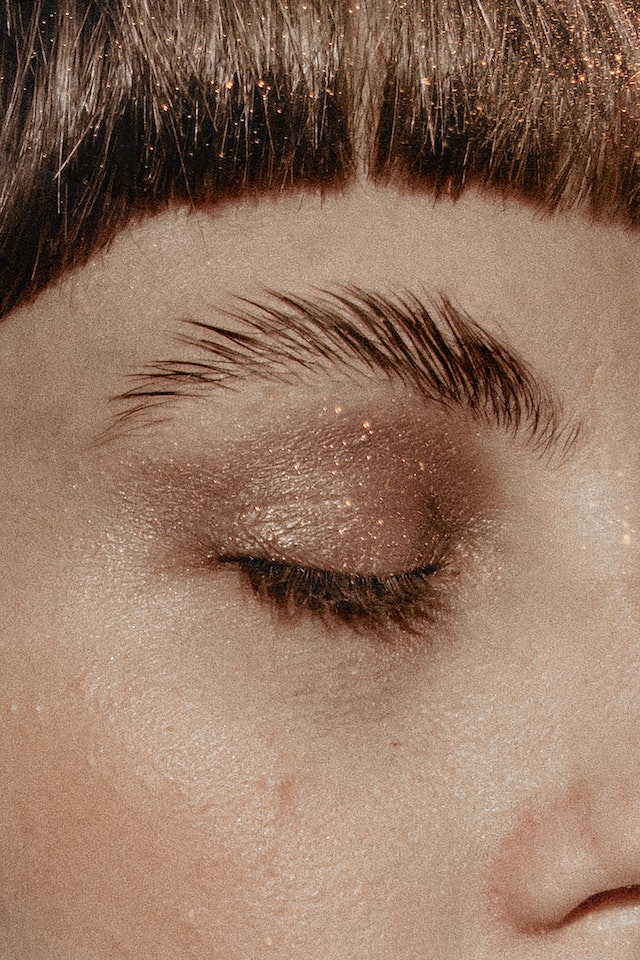 The Art of Eyebrow Decoration: A Guide to the Latest Trends