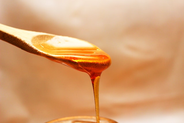 The Sweet Truth: Unveilig the Benefits of Honey for Your Skin