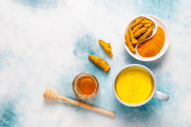 Eyes Unveiled: Dr. Axe’s 2-Week DIY Yoghurt Turmeric Mask for Puffiness-Free Radiance