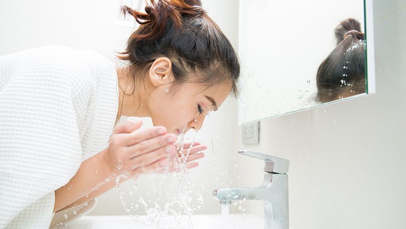 Finding the Right Water Temperature for Your Face: Dr. Sandra Lee’s Guide