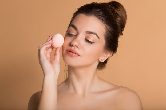 Sponge Sorcery: Achieving Flawless Makeup with a Beauty Blender