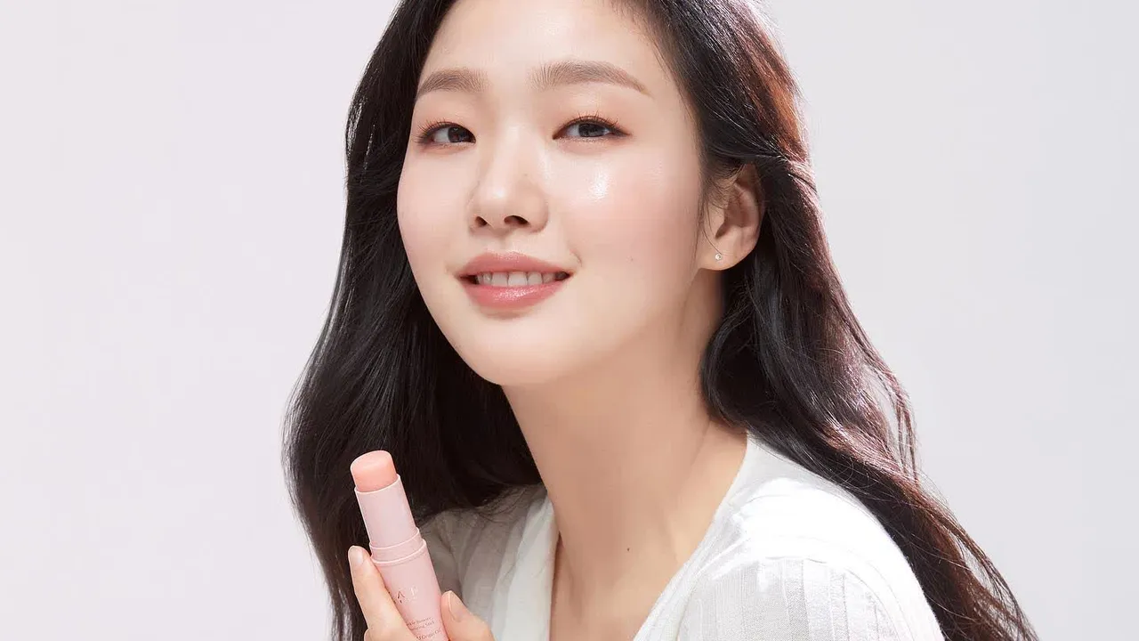 Unlocking Beauty Secrets: Discover 6 Essential Korean Skincare Hacks