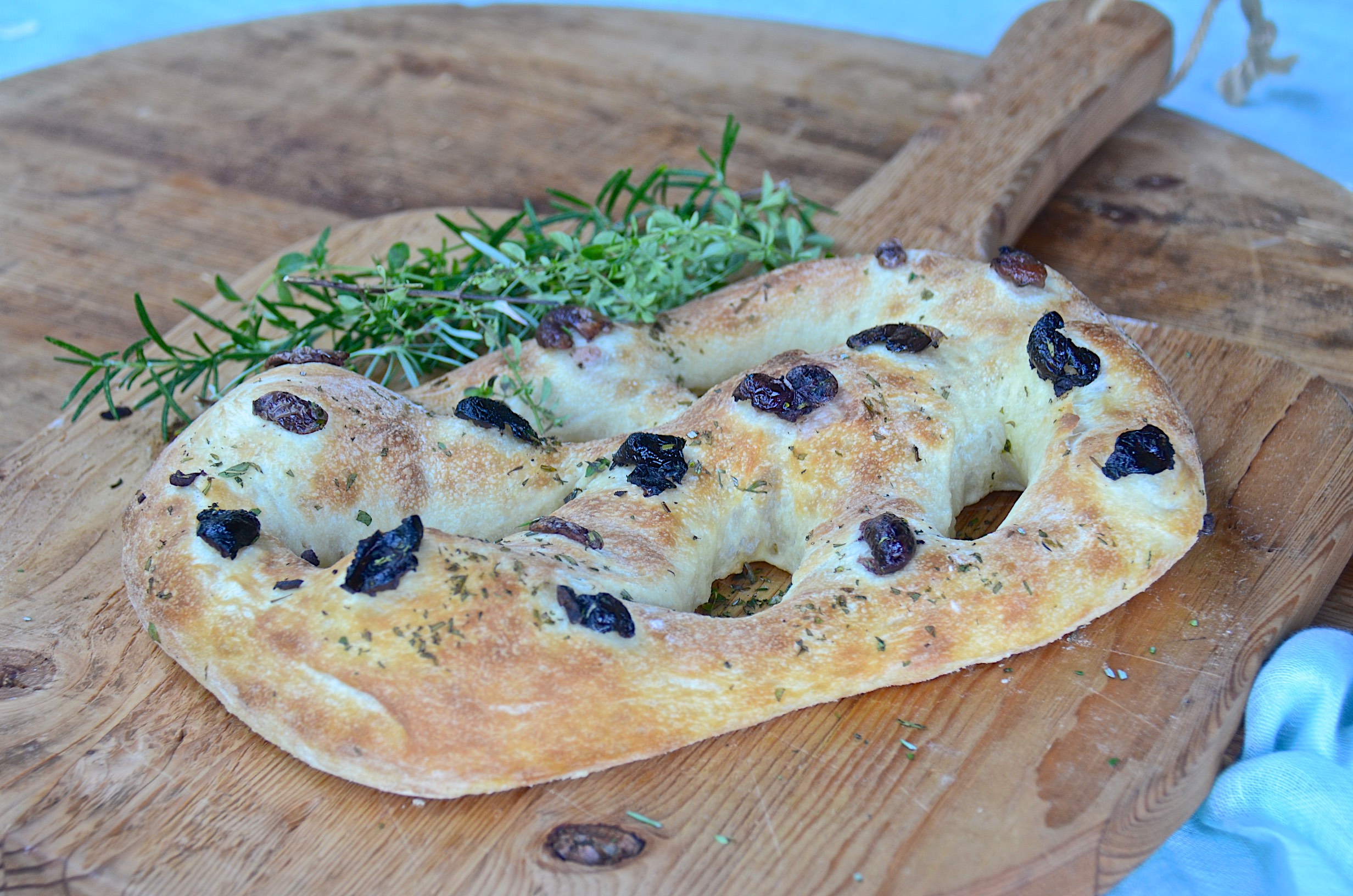 Fougasse for Every Occasion: Serving and Pairing Ideas