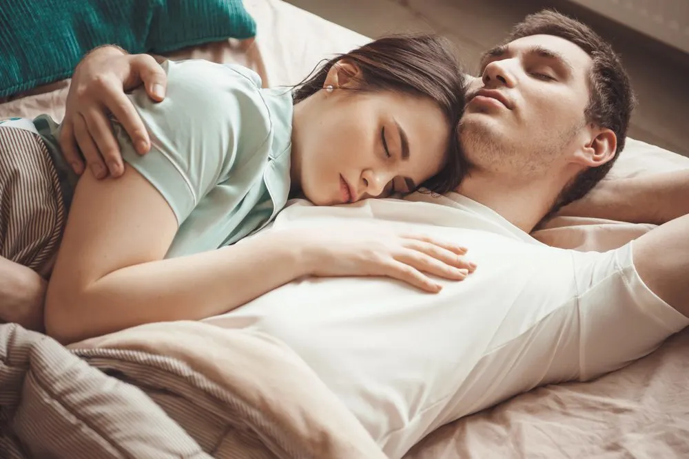 Unlocking the Secrets of Love: Dr. Mehmet Oz Deciphers Couple’s Sleeping Styles