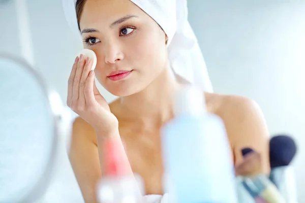 Unveiling 7 Kitchen Ingredients for Effortless Makeup Removal