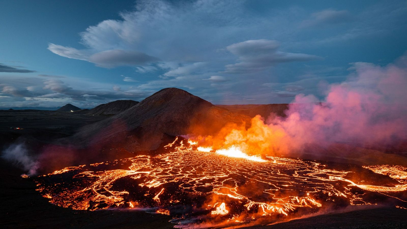 Iceland’s Volcanic Outburst: Nature’s Raw Majesty Unveiled