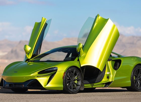 2023 McLaren Artura