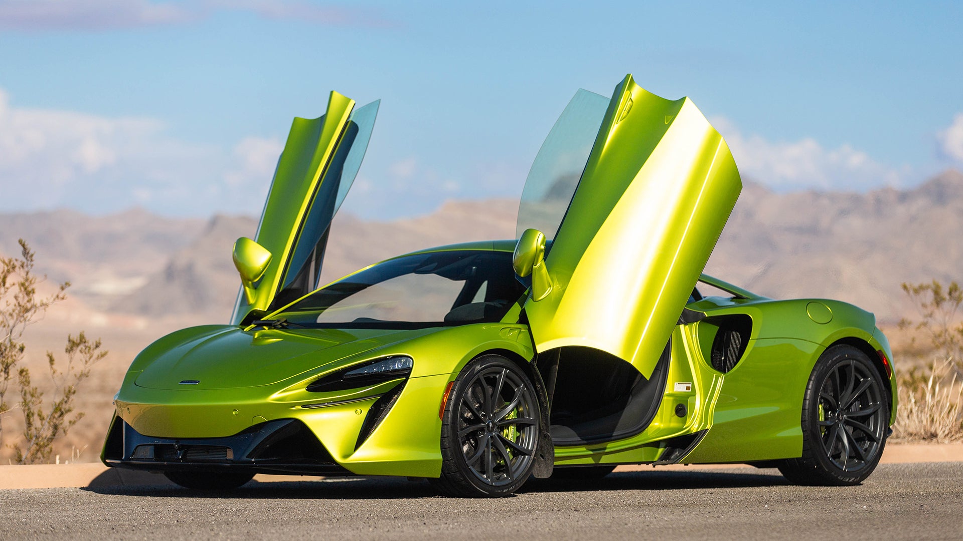 2023 McLaren Artura: Review, Pricing and Specs