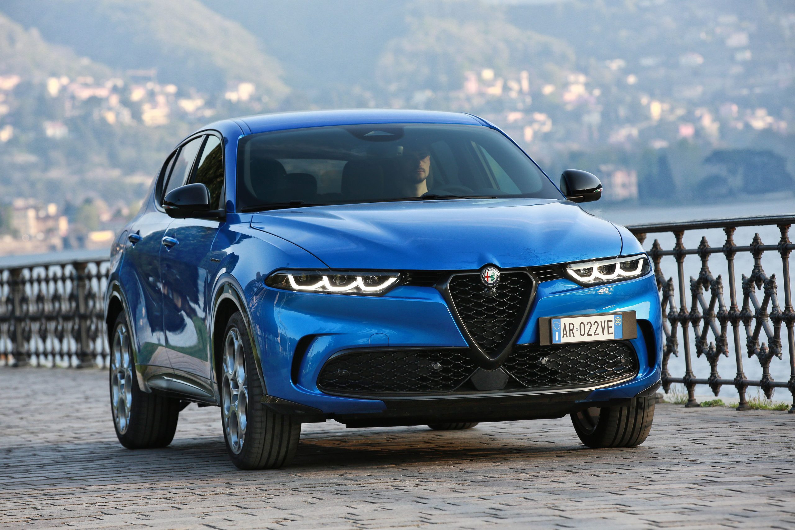 Unveiling the 2023 Alfa Romeo Tonale: A Comprehensive Review