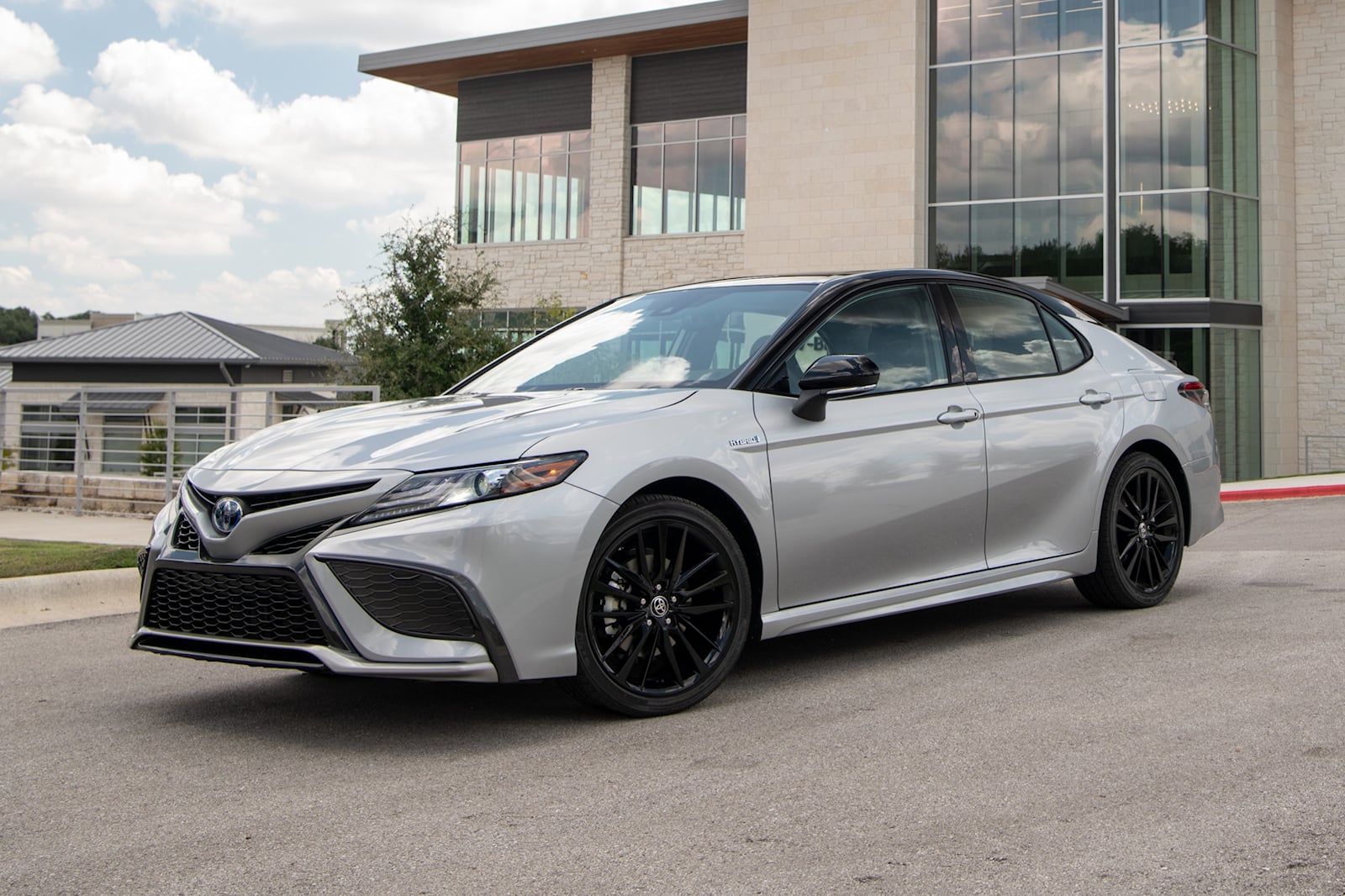 Sleek and Green: Discovering the 2024 Toyota Camry Hybrid