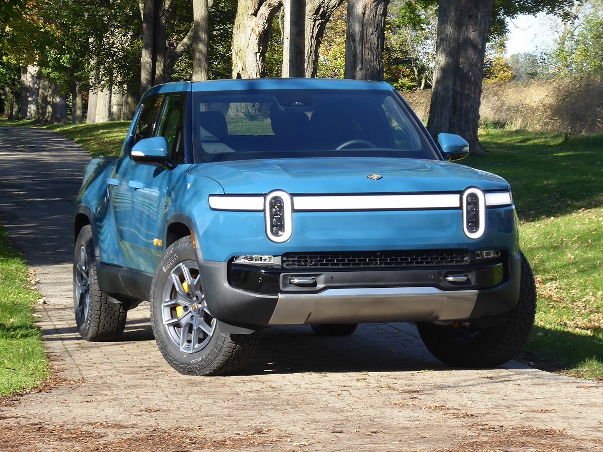 Delving into the 2023 Rivian R1T – Review and Specifications