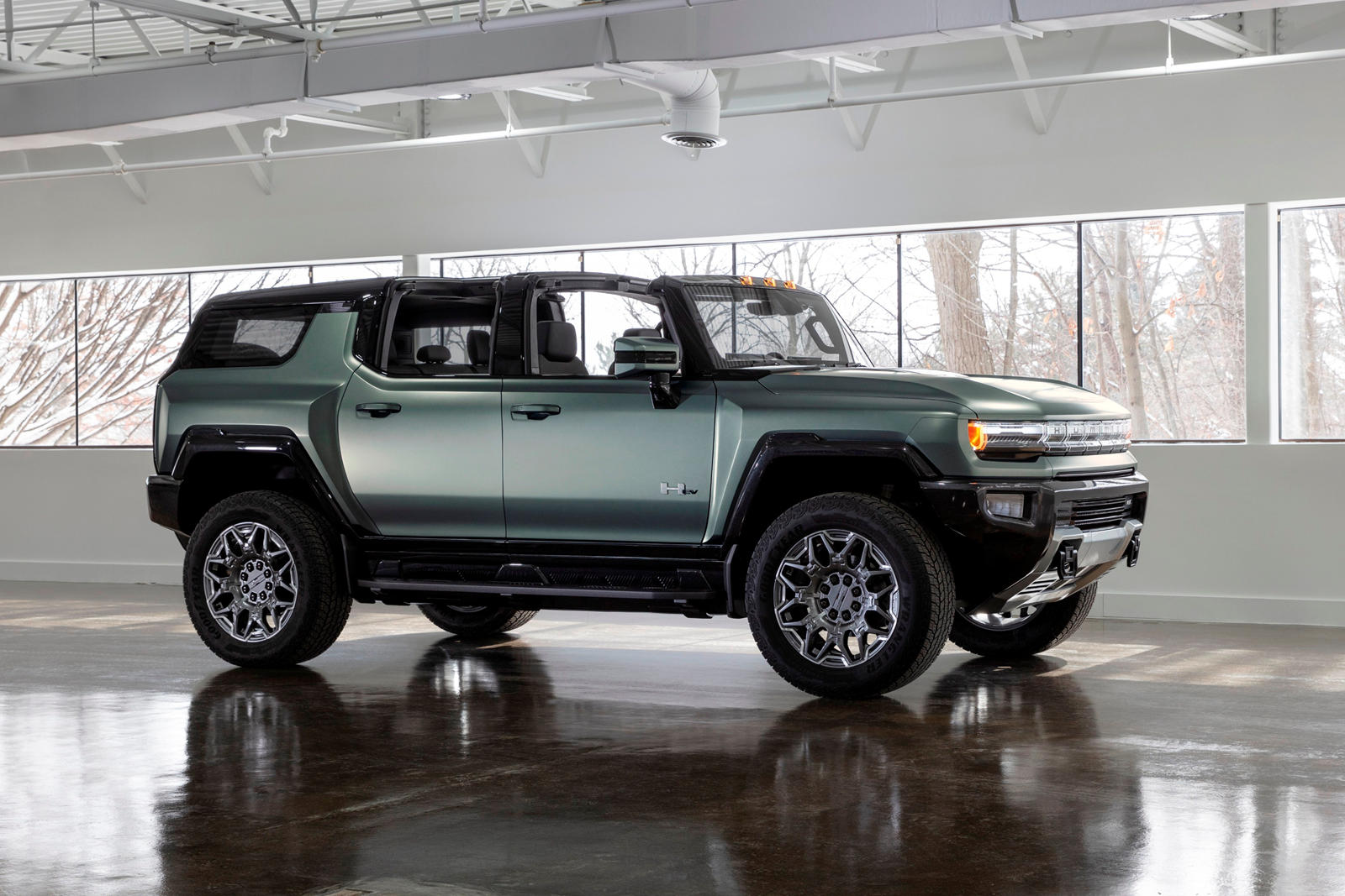 2024 GMC Hummer EV SUV: A Trailblazing Review of Design and Technology