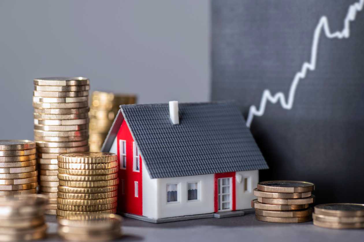 Beyond Bricks & Mortar: Real Estate Funds for Smart Investors