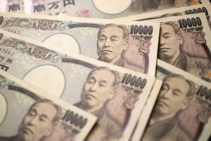  Japan Ramps Up Intervention Caution as Yen Weakens to 1990s Levels