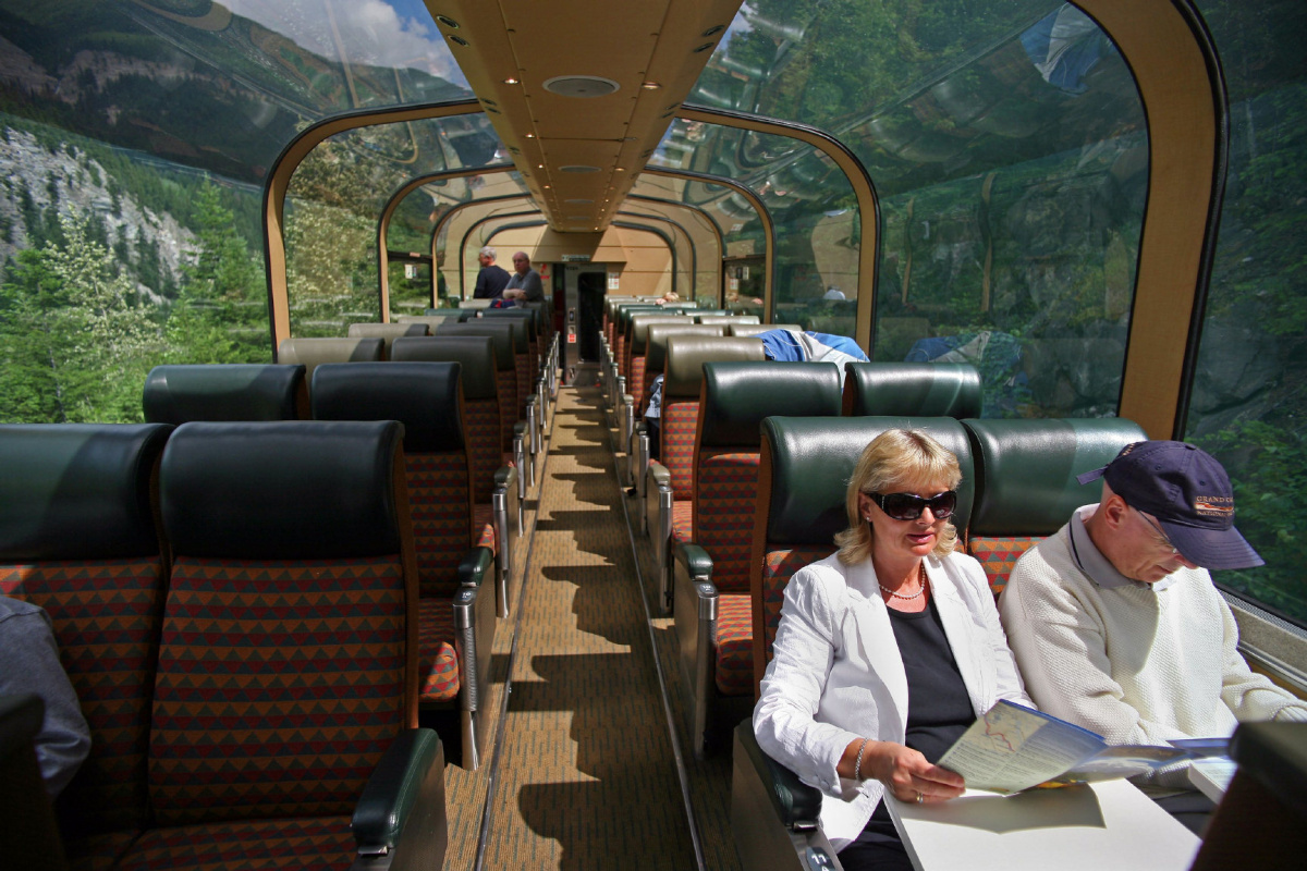 Switzerland Train Tours: Unveiling Heritage in Alpine Splendor