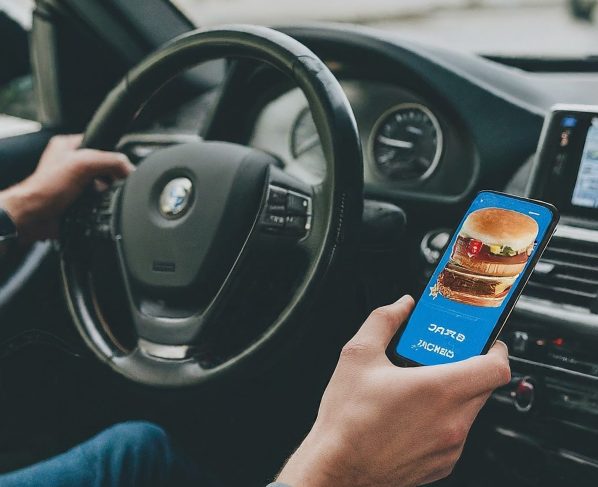 Restaurants, Ditch the Headset: SoundHound's AI Takes Your Order (But Keeps Your Human Touch)