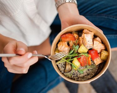 Tips for Eating Healthy While Traveling