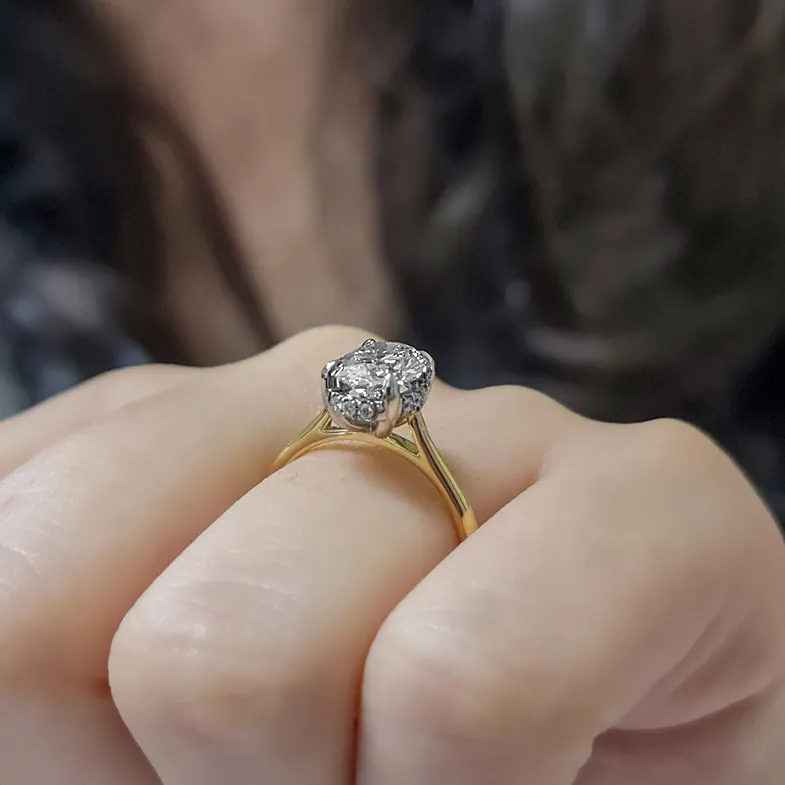 The Ultimate Guide to Choosing an Oval Diamond Engagement Ring